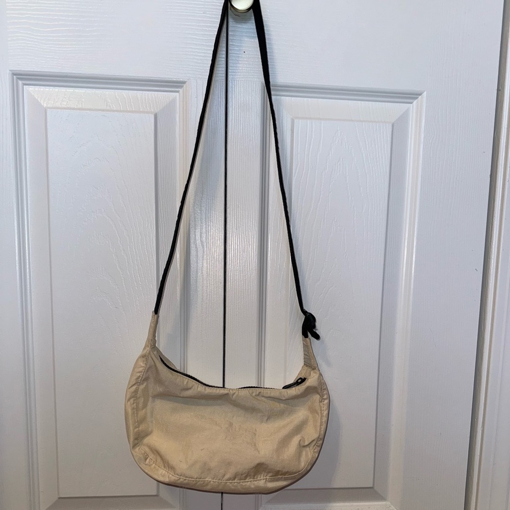 BAGGU SMALL NYLON CRESCENT BAG